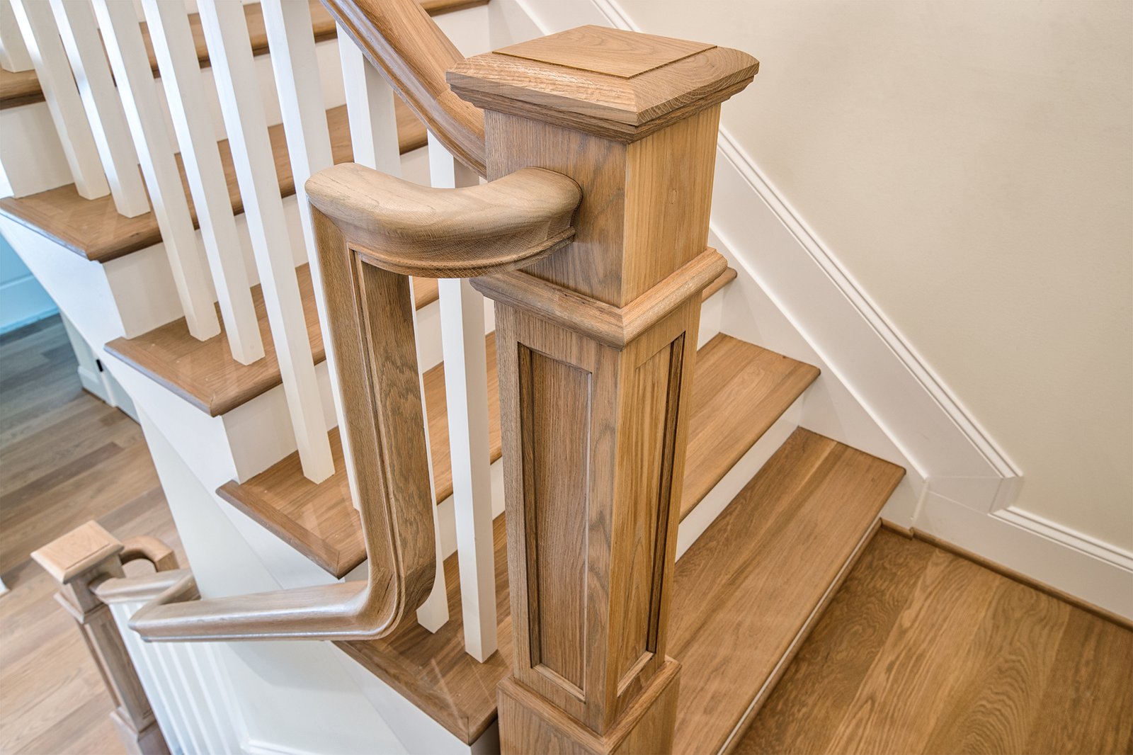 4394 Recessed Panel Box Newel - Image 4
